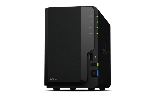 SYNOLOGY DS218 NAS. Externí server NAS, desktop provedení, černá barva, pro 2x SATA HDD, 2 GB DDR4 paměť, 3x USB, 1x LAN, spotřeba 14.99 W v provozu.